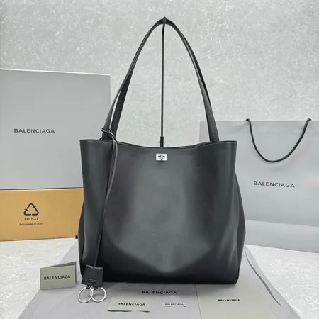 スーパーコピー バレンシアガ キーホルダー