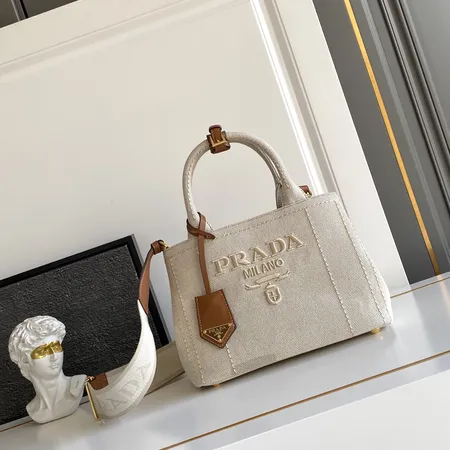 スーパーコピー プラダ キーホルダー