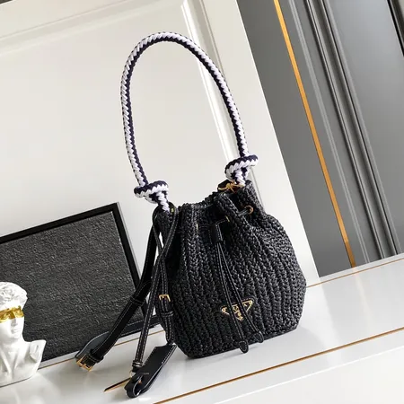 スーパーコピー プラダ キーホルダー