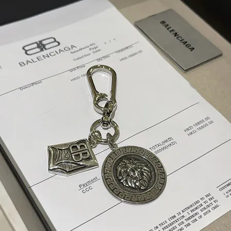 スーパーコピー バレンシアガ キーホルダー