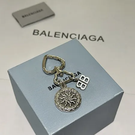 スーパーコピー バレンシアガ キーホルダー