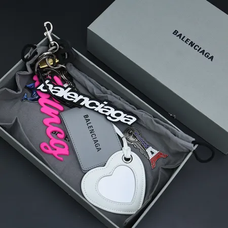 スーパーコピー バレンシアガ キーホルダー