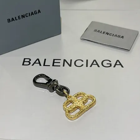 スーパーコピー バレンシアガ キーホルダー