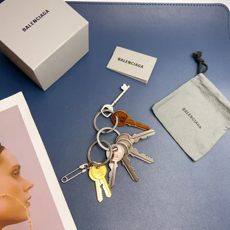 スーパーコピー バレンシアガ キーホルダー