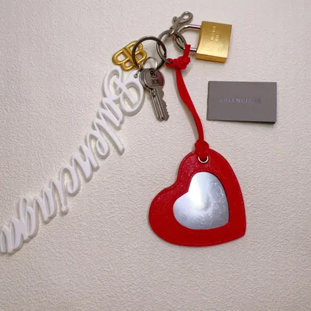 スーパーコピー バレンシアガ キーホルダー
