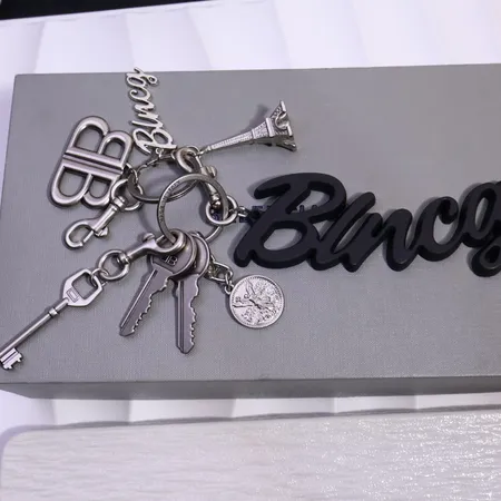 スーパーコピー バレンシアガ キーホルダー