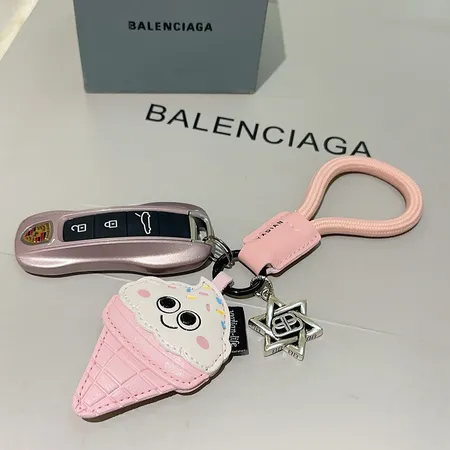 スーパーコピー バレンシアガ キーホルダー