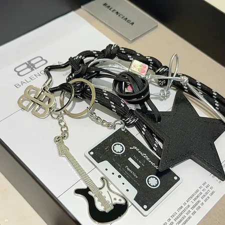 スーパーコピー バレンシアガ キーホルダー