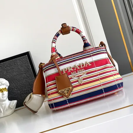  スーパーコピー バレンシアガ キーホルダー