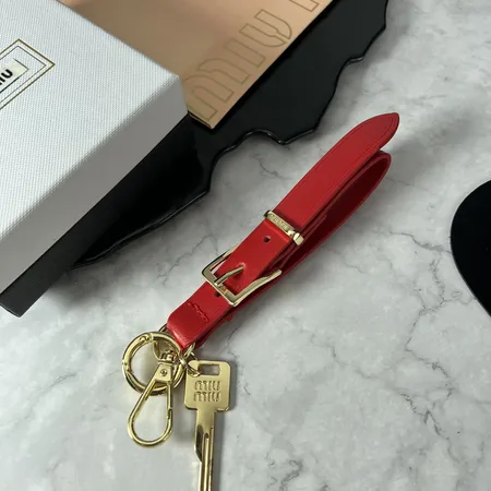 スーパーコピー ミュウミュウ キーホルダー