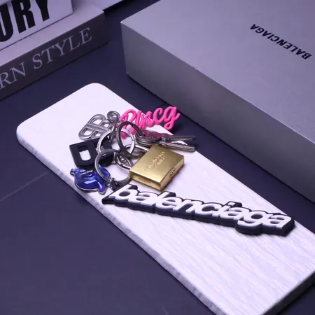 スーパーコピー バレンシアガ キーホルダー