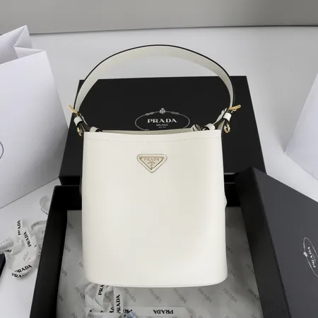 スーパーコピー ルイヴィトン キーホルダー