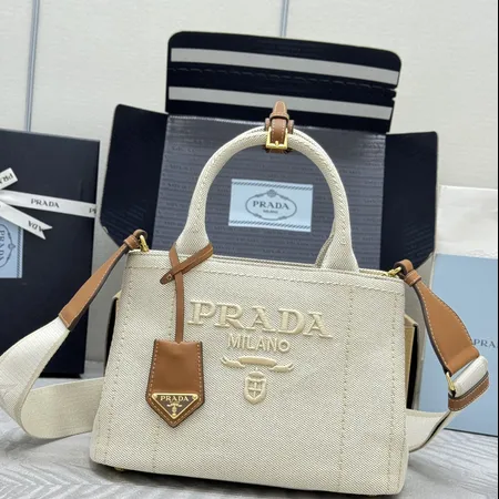 スーパーコピー バレンシアガ キーホルダー