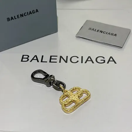スーパーコピー バレンシアガ キーホルダー