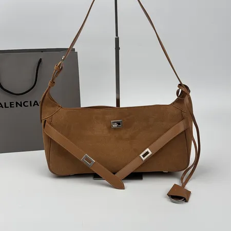 スーパーコピー バレンシアガ キーホルダー