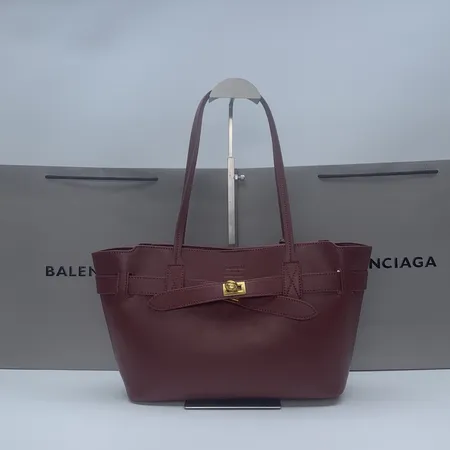 スーパーコピー バレンシアガ キーホルダー