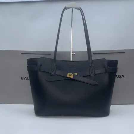 スーパーコピー バレンシアガ キーホルダー