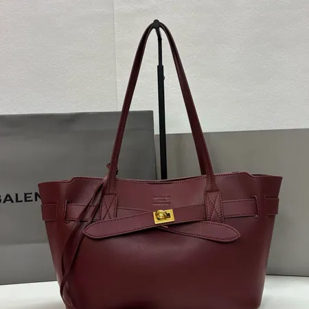 スーパーコピー バレンシアガ キーホルダー