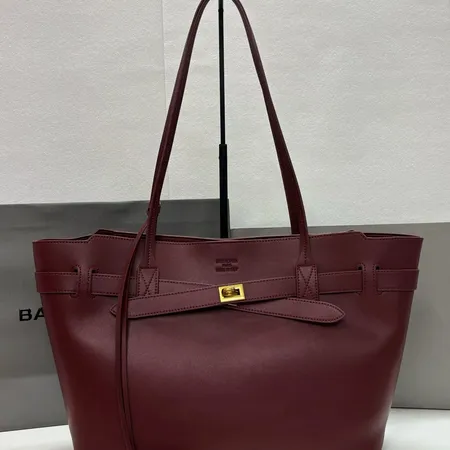 スーパーコピー バレンシアガ キーホルダー