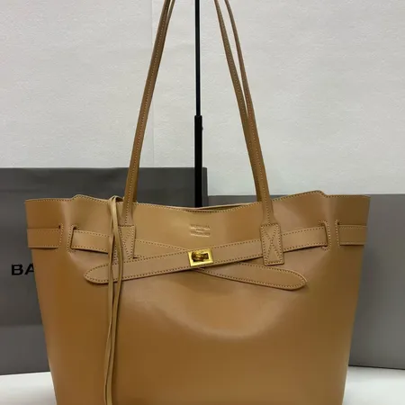 スーパーコピー バレンシアガ キーホルダー