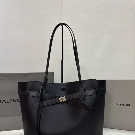 スーパーコピー バレンシアガ キーホルダー