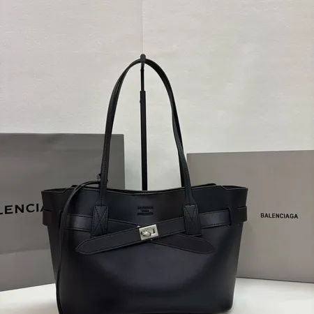 スーパーコピー バレンシアガ キーホルダー