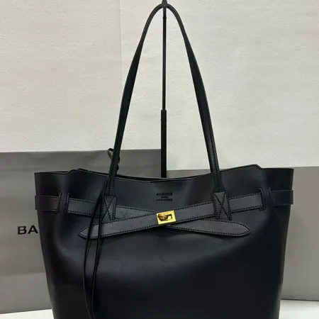 スーパーコピー バレンシアガ キーホルダー