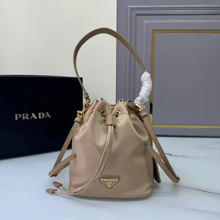 スーパーコピー プラダ キーホルダー