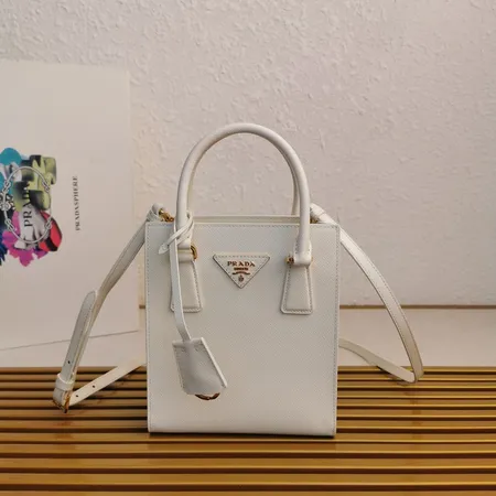 スーパーコピー プラダ キーホルダー