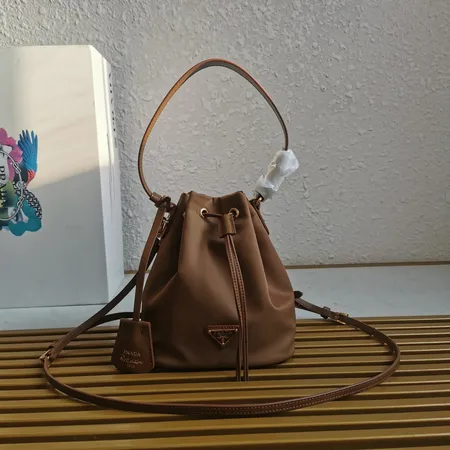 スーパーコピー プラダ キーホルダー