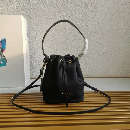 スーパーコピー プラダ キーホルダー