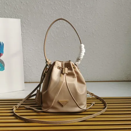 スーパーコピー プラダ キーホルダー