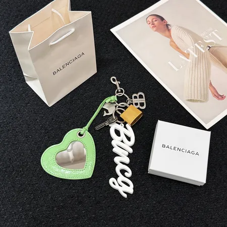 スーパーコピー バレンシアガ キーホルダー