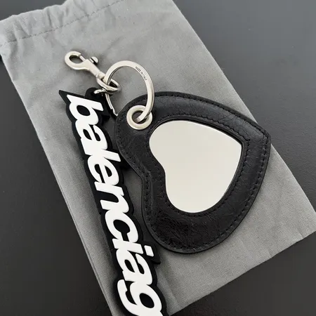 スーパーコピー バレンシアガ キーホルダー