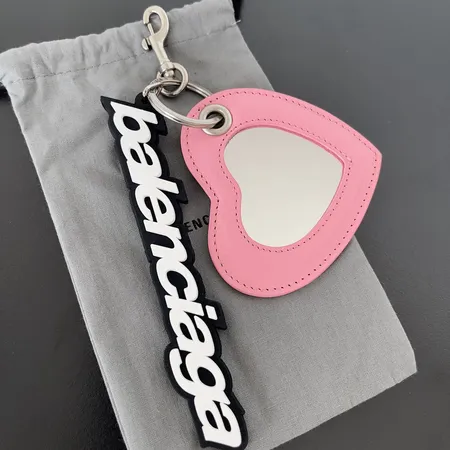 スーパーコピー バレンシアガ キーホルダー