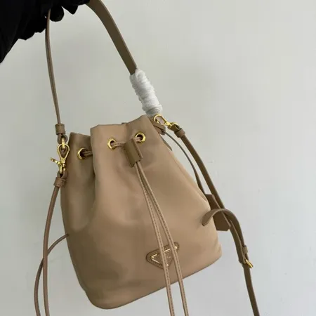 スーパーコピー プラダ キーホルダー