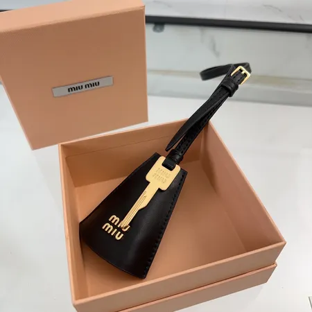  スーパーコピー ミュウミュウ キーホルダー