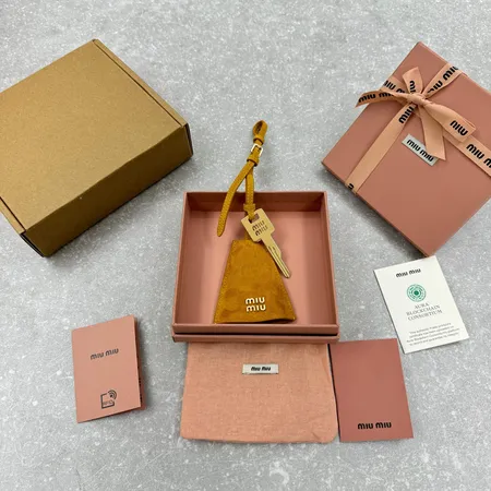 スーパーコピー ミュウミュウ キーホルダー