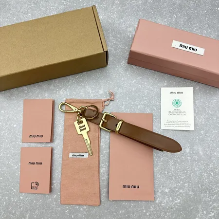 スーパーコピー ミュウミュウ キーホルダー