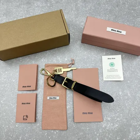 スーパーコピー ミュウミュウ キーホルダー