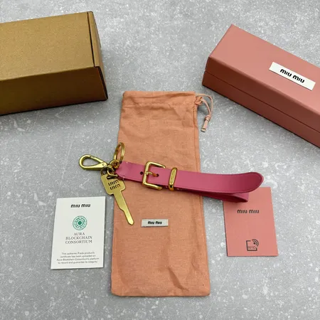  スーパーコピー ミュウミュウ キーホルダー