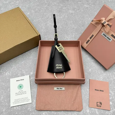 スーパーコピー ミュウミュウ キーホルダー