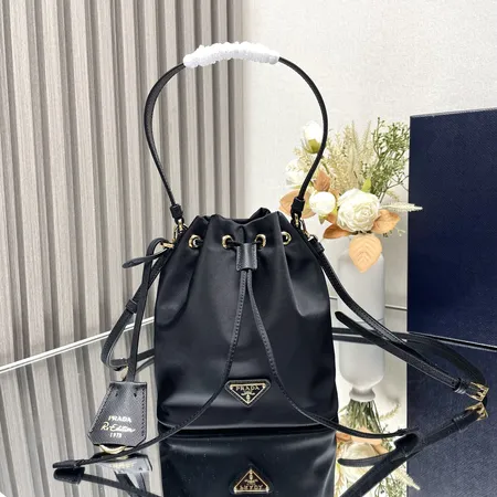 スーパーコピー プラダ キーホルダー