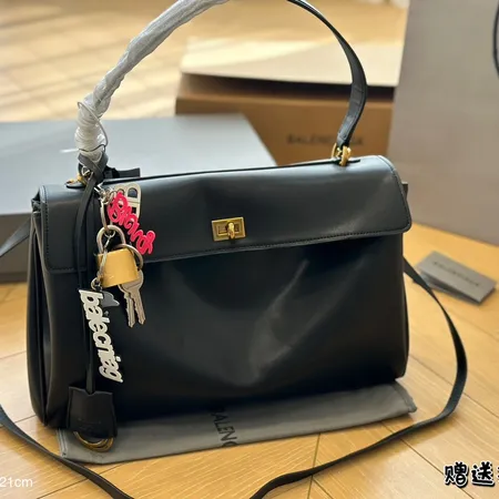 スーパーコピー バレンシアガ キーホルダー