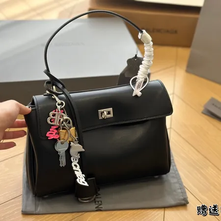 スーパーコピー バレンシアガ キーホルダー