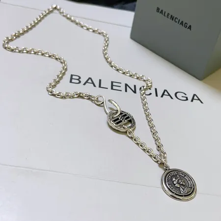 スーパーコピー バレンシアガ キーホルダー