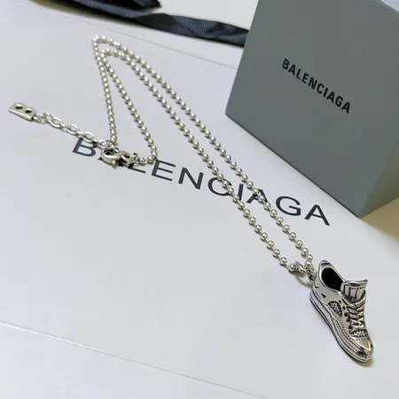 スーパーコピー バレンシアガ キーホルダー