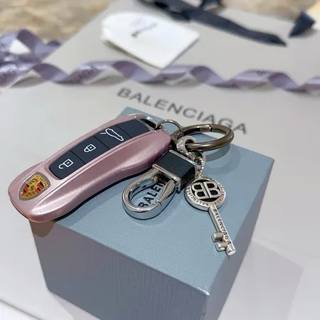 スーパーコピー バレンシアガ キーホルダー
