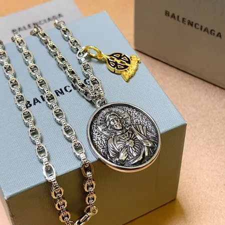 スーパーコピー バレンシアガ キーホルダー