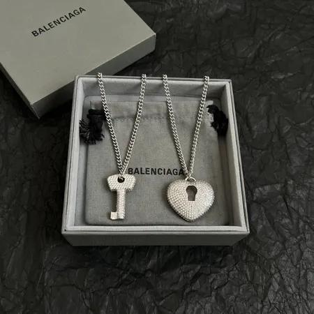 スーパーコピー バレンシアガ キーホルダー